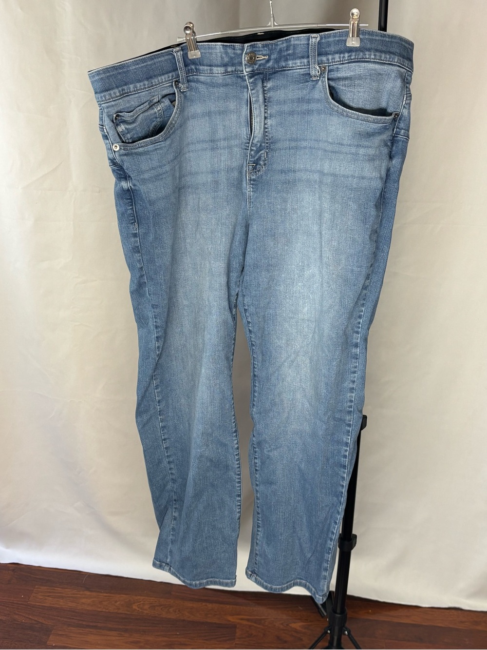 Torrid Light Wash Straight Leg Women's Jeans Plus Size with Spandex